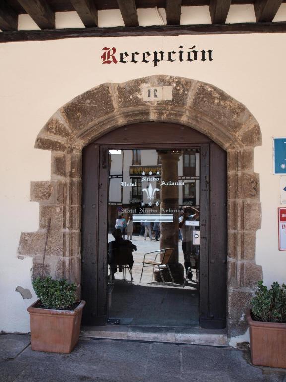 Hotel Nuevo Arlanza Covarrubias Kültér fotó