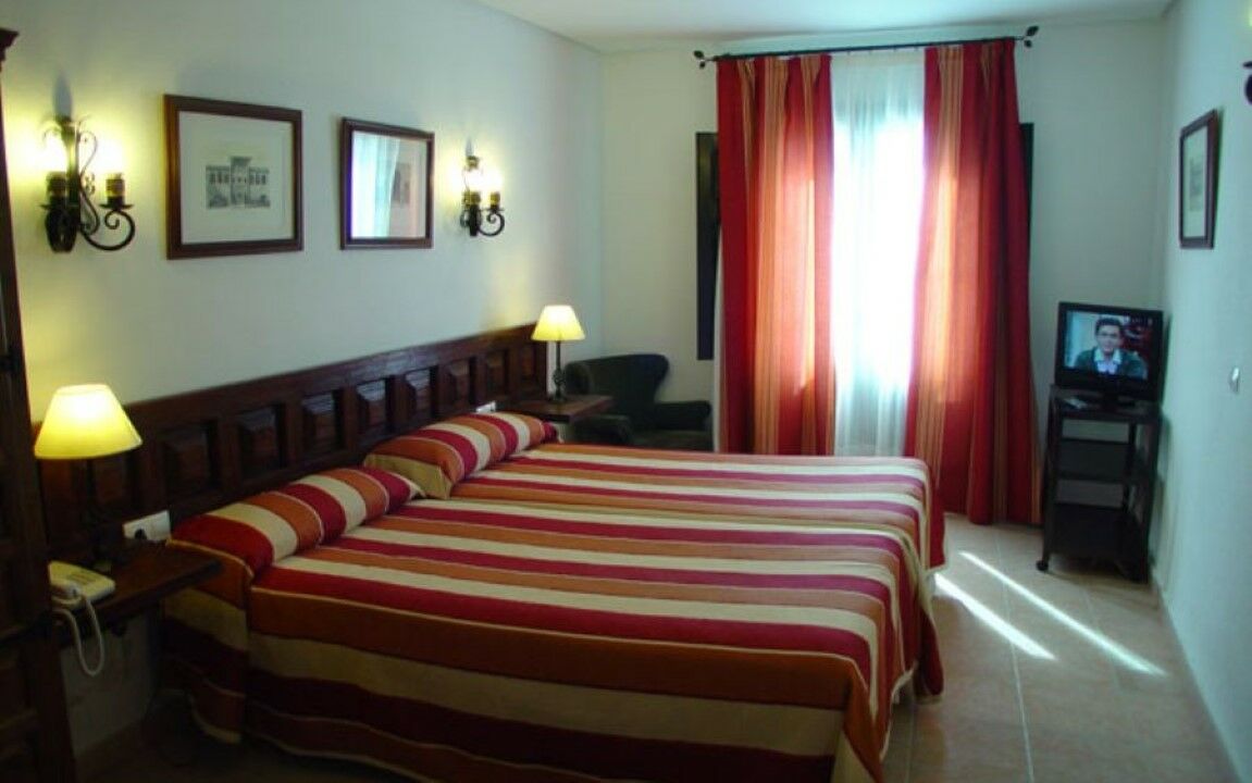 Hotel Nuevo Arlanza Covarrubias Kültér fotó